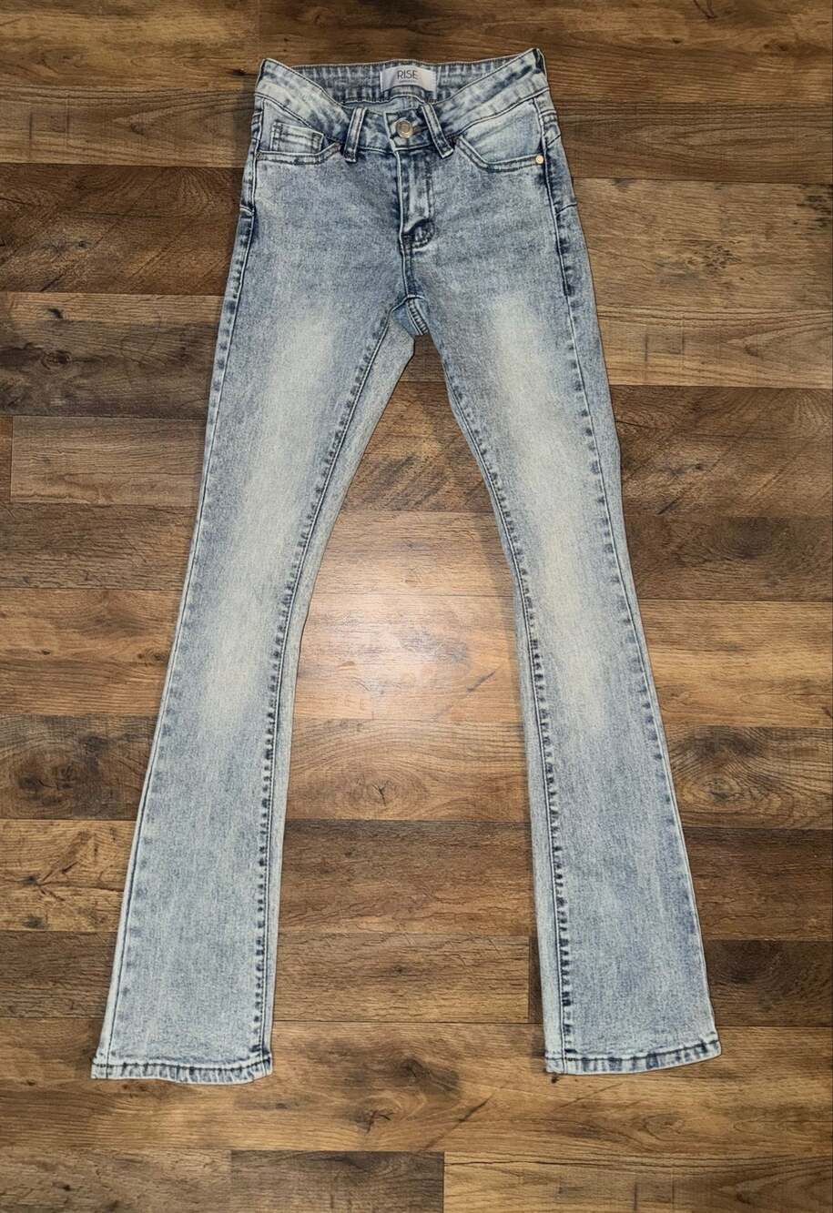 Risen women’s light acid wash flare leg blue jeans